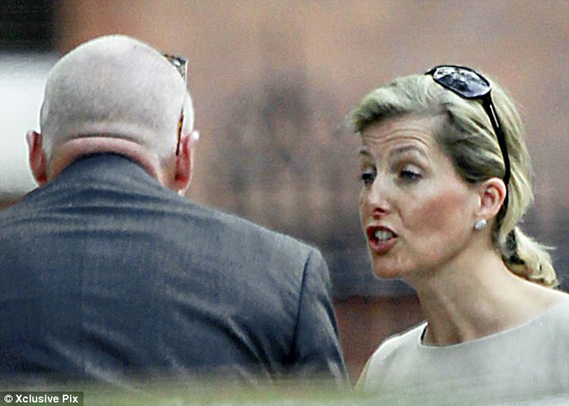 royal wedding meltdown sophie countess wessex bruce oldfield